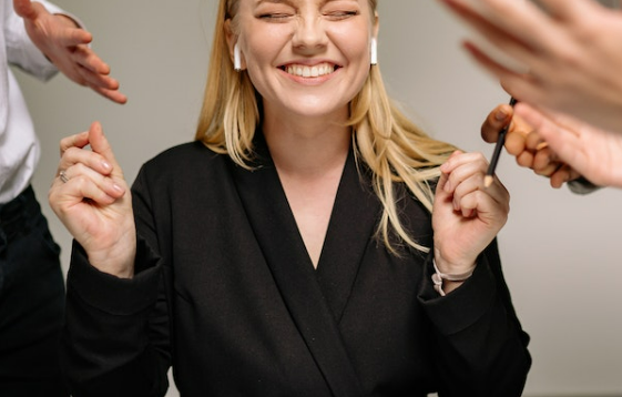 Innovations in Hearing Aids and Cochlear Implants: How Technology is Improving Quality of Life for Deaf Individuals