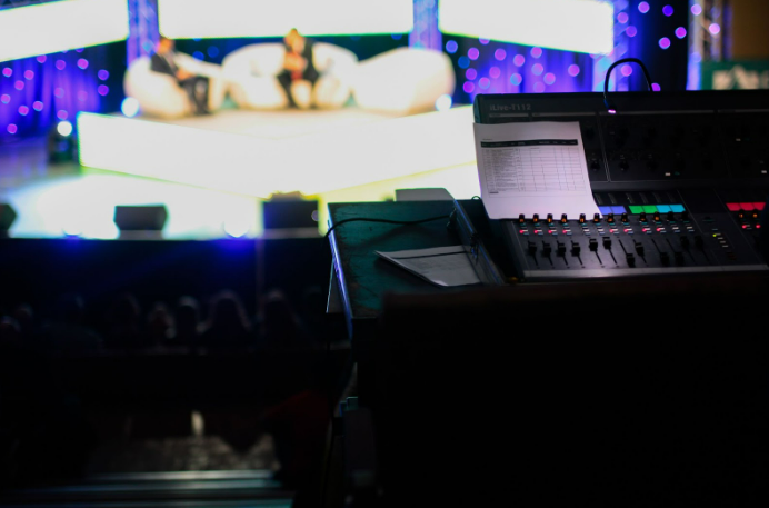 The Relationship Between the Deaf and the Mainstream Media