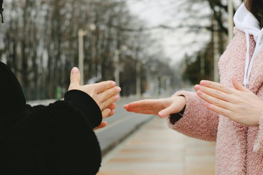 Tips for Working with Deaf or Hard of Hearing Clients as an ASL Interpreter