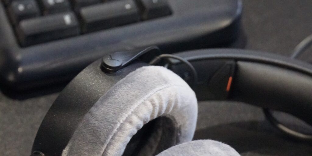 The Importance of Accessible Assistive Devices for Deaf People in Illinois: How Technology is Improving the User Experience